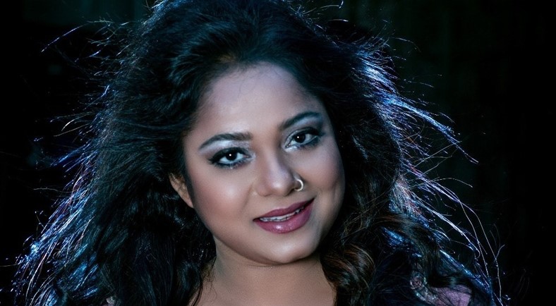 ড্রাইভারের সঙ্গে ‘পরকীয়াতে’ জড়িয়েছিলেন ডলি সায়ন্তনী