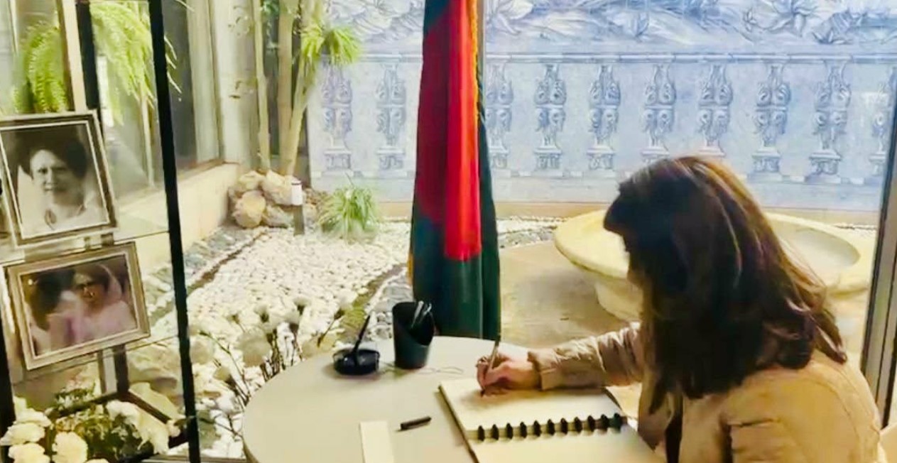বাংলাদেশ দূতাবাসে খালেদা জিয়ার শোকবইয়ে কূটনৈতিকদের শ্রদ্ধা