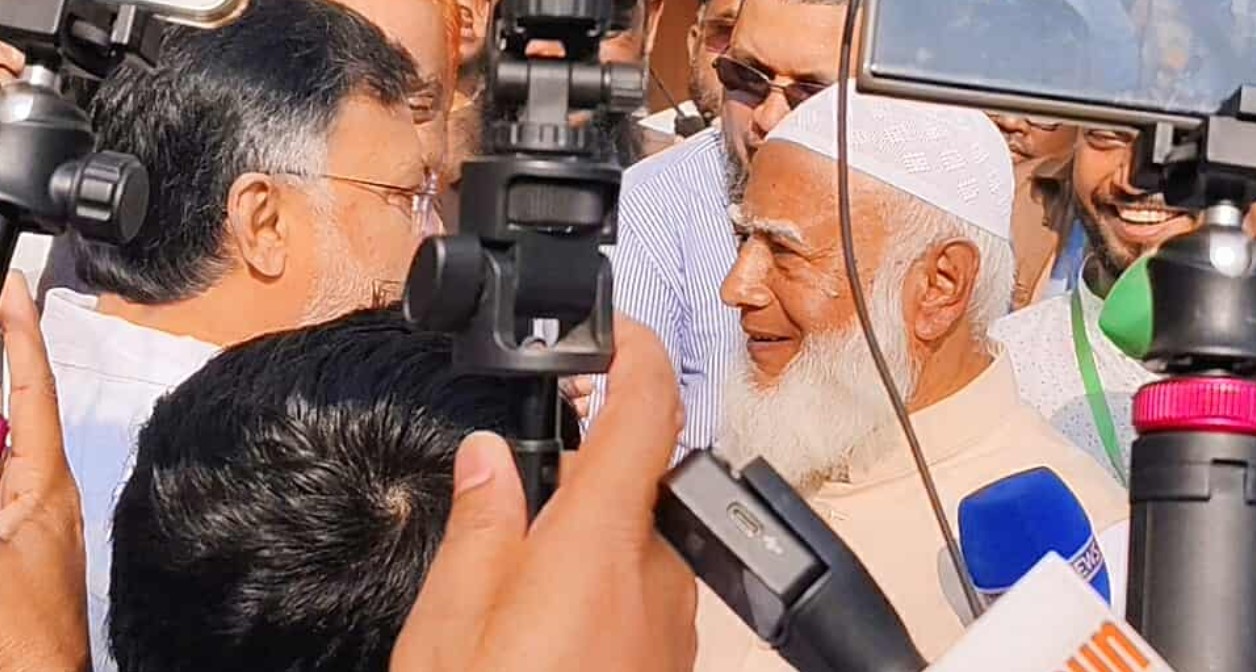 জামায়াত আমির-বিএনপি প্রার্থীর আলিঙ্গন