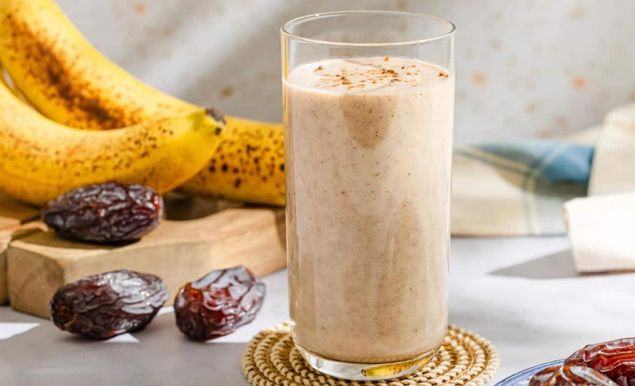 ইফতারের জন্য খেজুরের স্মুদি তৈরির রেসিপি