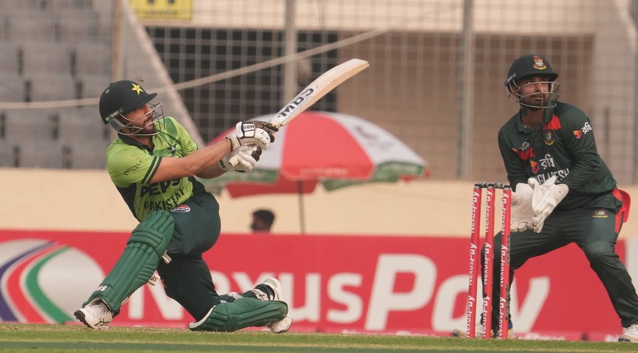 বাংলাদেশকে হারিয়ে সমতায় ফিরল পাকিস্তান