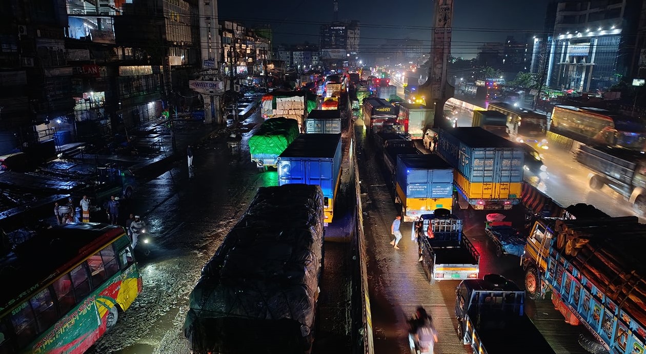 ঢাকা-চট্টগ্রাম মহাসড়কে ১২ কিলোমিটার যানজট