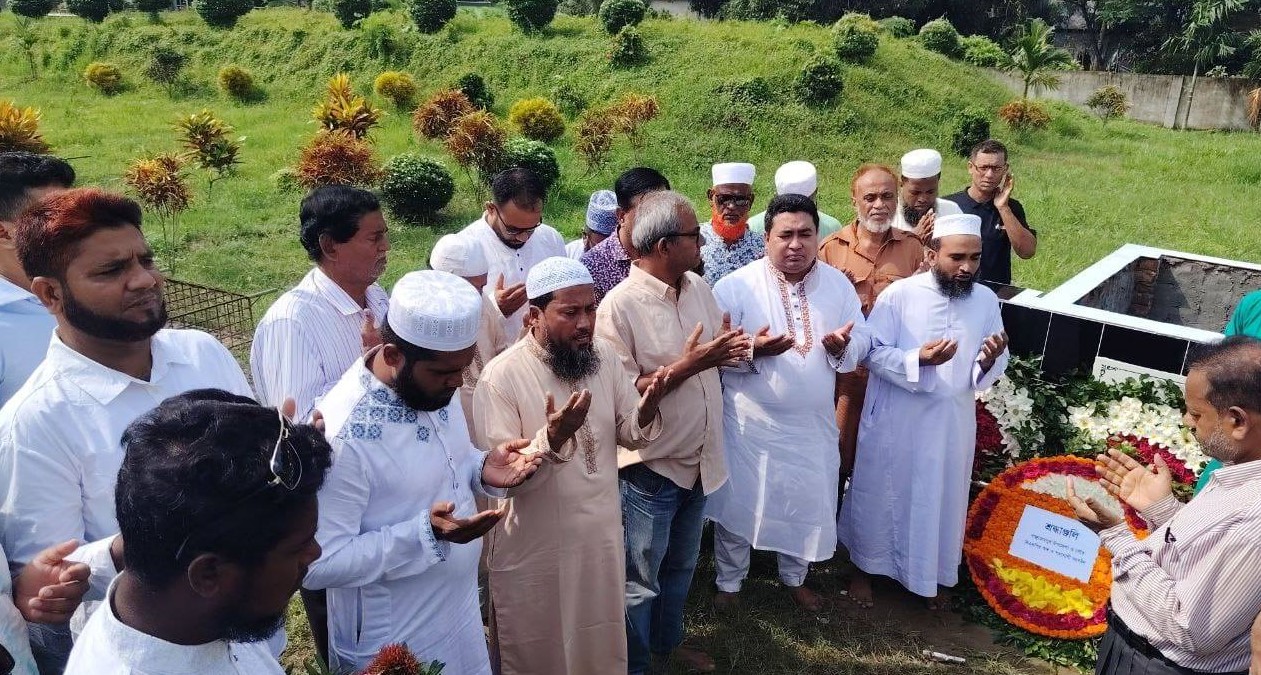 বাঞ্ছারামপুরে জুলাই আন্দোলনের শহীদদের কবরে শ্রদ্ধা নিবেদন