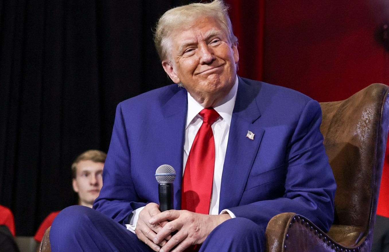 লবিতে বন্দুকধারীর গুলি, নৈশভোজ থেকে সরিয়ে নেওয়া হলো ট্রাম্পকে