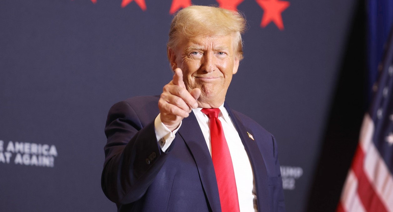 ইরানে ক্ষমতাসীনদের হত্যা করা ‘খুবই সম্মানজনক’ : ট্রাম্প