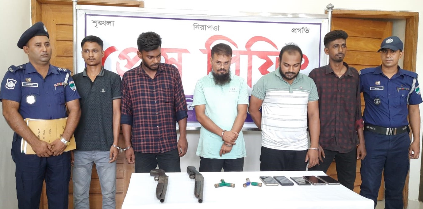 রামপালে পুলিশের অভিযানে পাইপগান ও গুলি উদ্ধার