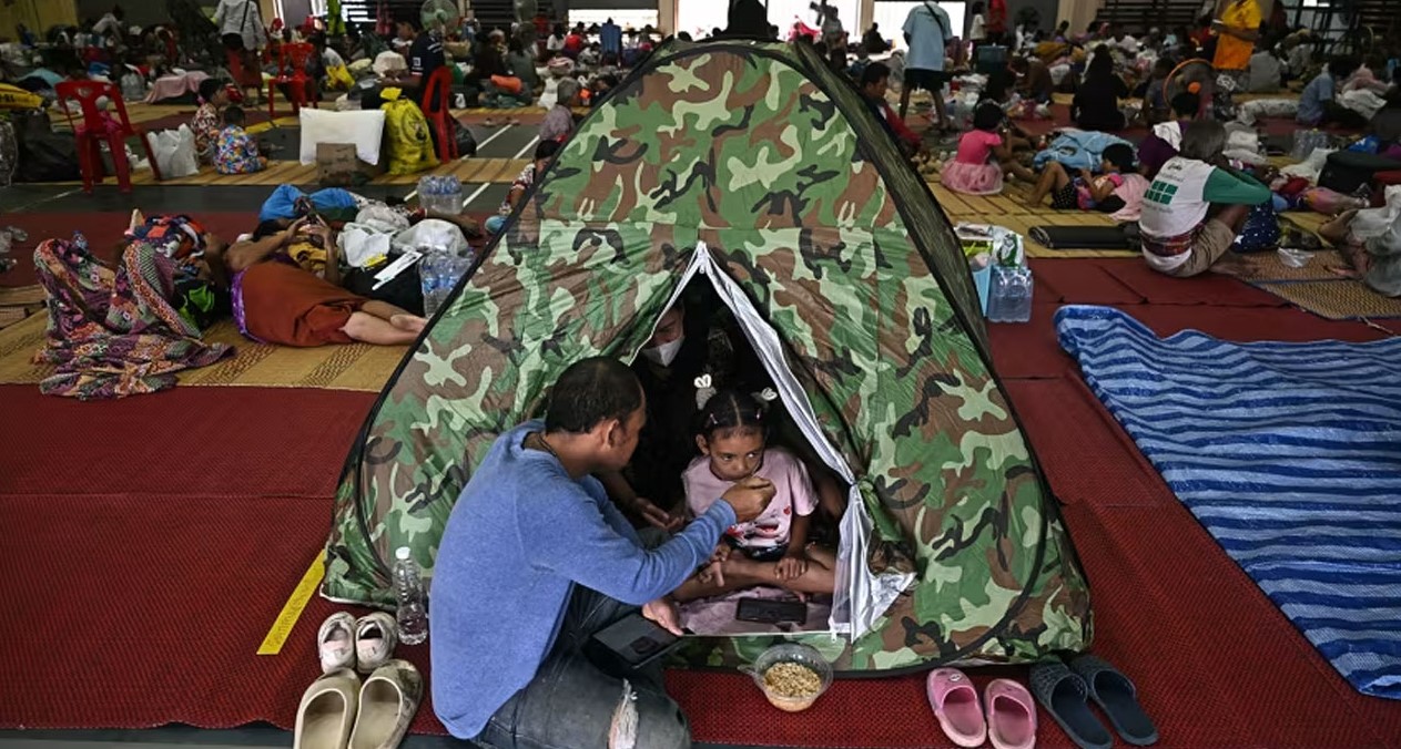 থাই-কম্বোডিয়া সীমান্তে রক্তক্ষয়ী সংঘর্ষ, পালাচ্ছে হাজারো বাসিন্দা