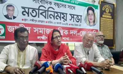 যতই ভুল করুক, জুলাই অভ্যুত্থানের কৃতিত্ব ছাত্রদের: তানিয়া রব