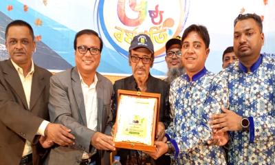 সিআরএ ‘সম্মাননা স্মারক’ পেলেন কালের কণ্ঠের গৌরাঙ্গ দেবনাথ অপু