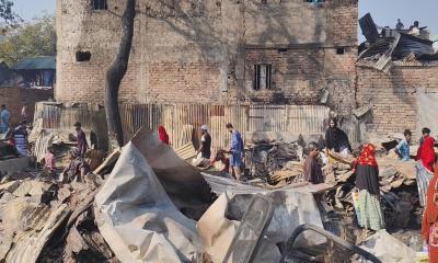 কড়াইলের আগুনে নিঃস্ব হাজারও পরিবার