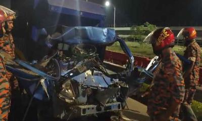 এক্সপ্রেসওয়েতে দুর্ঘটনায় একই পরিবারের ৩ জনসহ আহত ৪