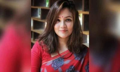 একাধিক স্ক্রিনশট ফাঁস করলেন ঢাবি শিক্ষক মোনামি