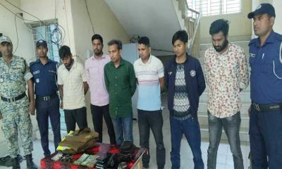 বগুড়ায় দুই ফ্রিল্যান্সারকে অপহরণ করে মুক্তিপণ, ৫ পুলিশ গ্রেপ্তার
