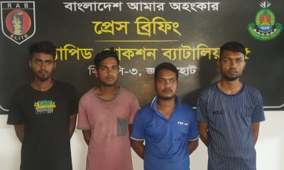 ধামইরহাটে চোলাই মদের মূল হোতাসহ গ্রেফতার ৪ 