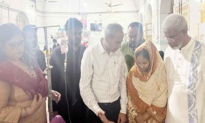 বাঞ্ছারামপুরে নির্যাতনের শিকার শিশুর খোঁজ নিলেন তারেক রহমান