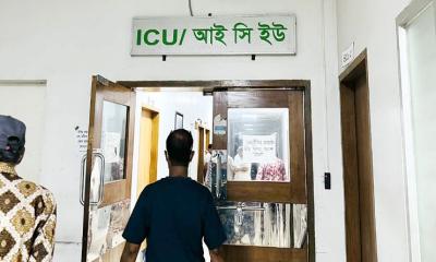 ‘আপু, আমাকে একটু পানি দাও।’ 