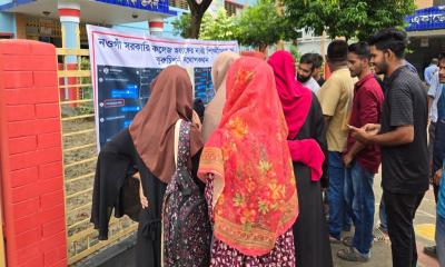 ছাত্রীদের আপত্তিকর মেসেজ দেন নওগাঁ সরকারি কলেজের অধ্যক্ষ