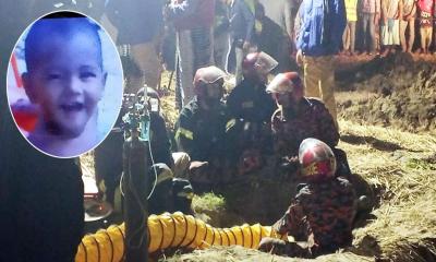 গভীর নলকূপের পাইপে পড়ে যাওয়া শিশু সাজিদকে উদ্ধার