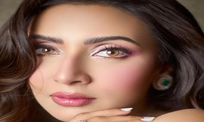 গ্ল্যামারাস লুকে চমকে দিলেন বিদ্যা সিনহা মিম