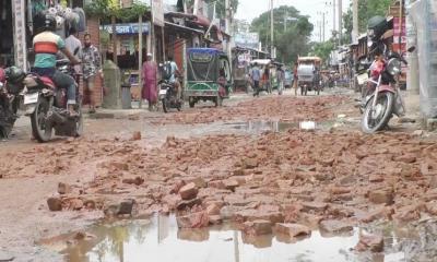 শেরপুরের-নালিতাবাড়ী সড়কটি এখন গলার কাঁটা