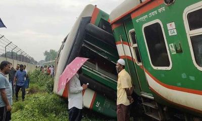 লালমনিরহাটে ২ ট্রেনের মুখোমুখি সংঘর্ষ