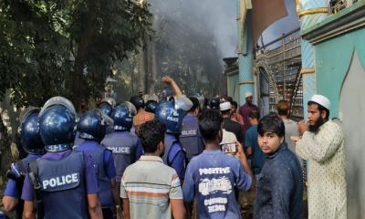 নুরাল পাগলার দরবারে পুলিশের ওপর হামলায় মামলা, আসামি সাড়ে ৩ হাজার