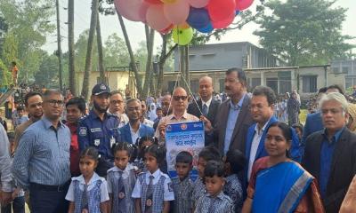 গুরুদাসপুরে প্রাথমিক বিদ্যালয়ে ফিডিং কর্মসূচির উদ্বোধন