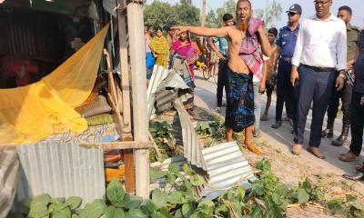 মাইকে ঘোষণা দিয়ে দুই গ্রামে সংঘর্ষ, বাড়িঘর ভাঙচুর