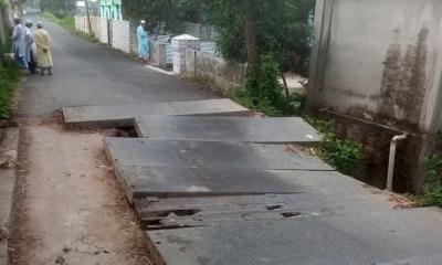 বাঞ্ছারামপুরে লোহার পাটাতনে জোড়াতালির কালভার্ট