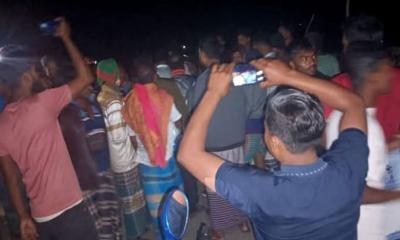 দামুড়হুদায় স্বামীকে কুপিয়ে স্ত্রীর গয়না লুট