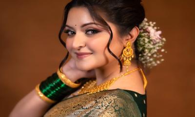 সবুজ বেনারসি ও ভারী গহনায় চমকে দিলেন পরীমণি