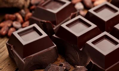 রাতে ডার্ক চকোলেট খেলে কী হয়?
