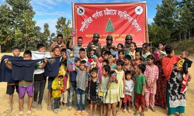 বান্দরবানে সেনাবাহিনীর শীতবস্ত্র বিতরণ