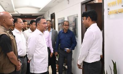 সঠিক সময়ে কর্মকর্তাদের উপস্থিতি নিশ্চিতে ঝটিকা পরিদর্শন