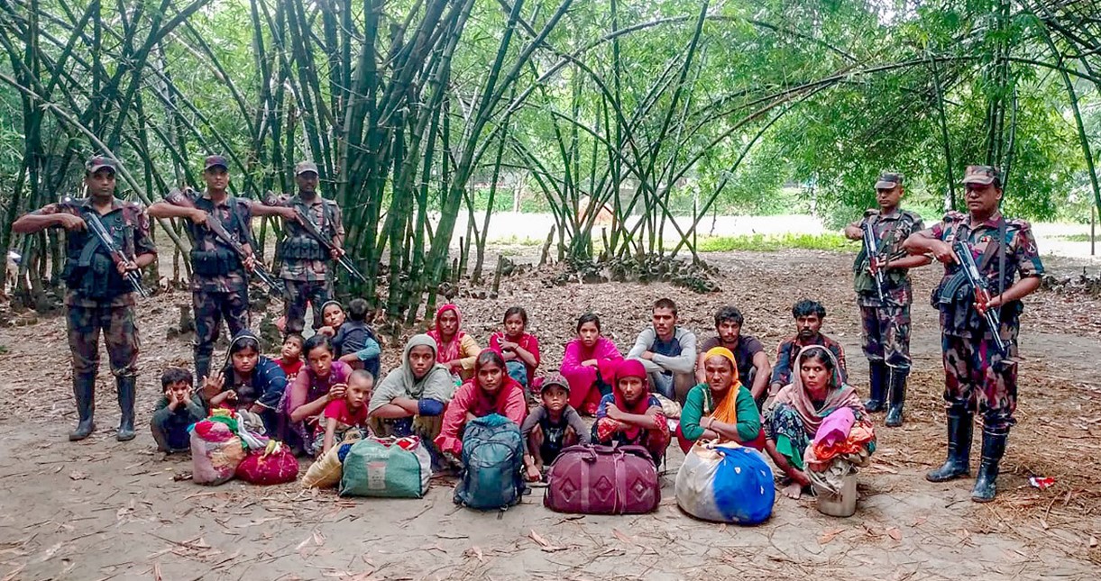 শিবগঞ্জ সীমান্তে ২০ জনকে বিএসএফের পুশ ইন